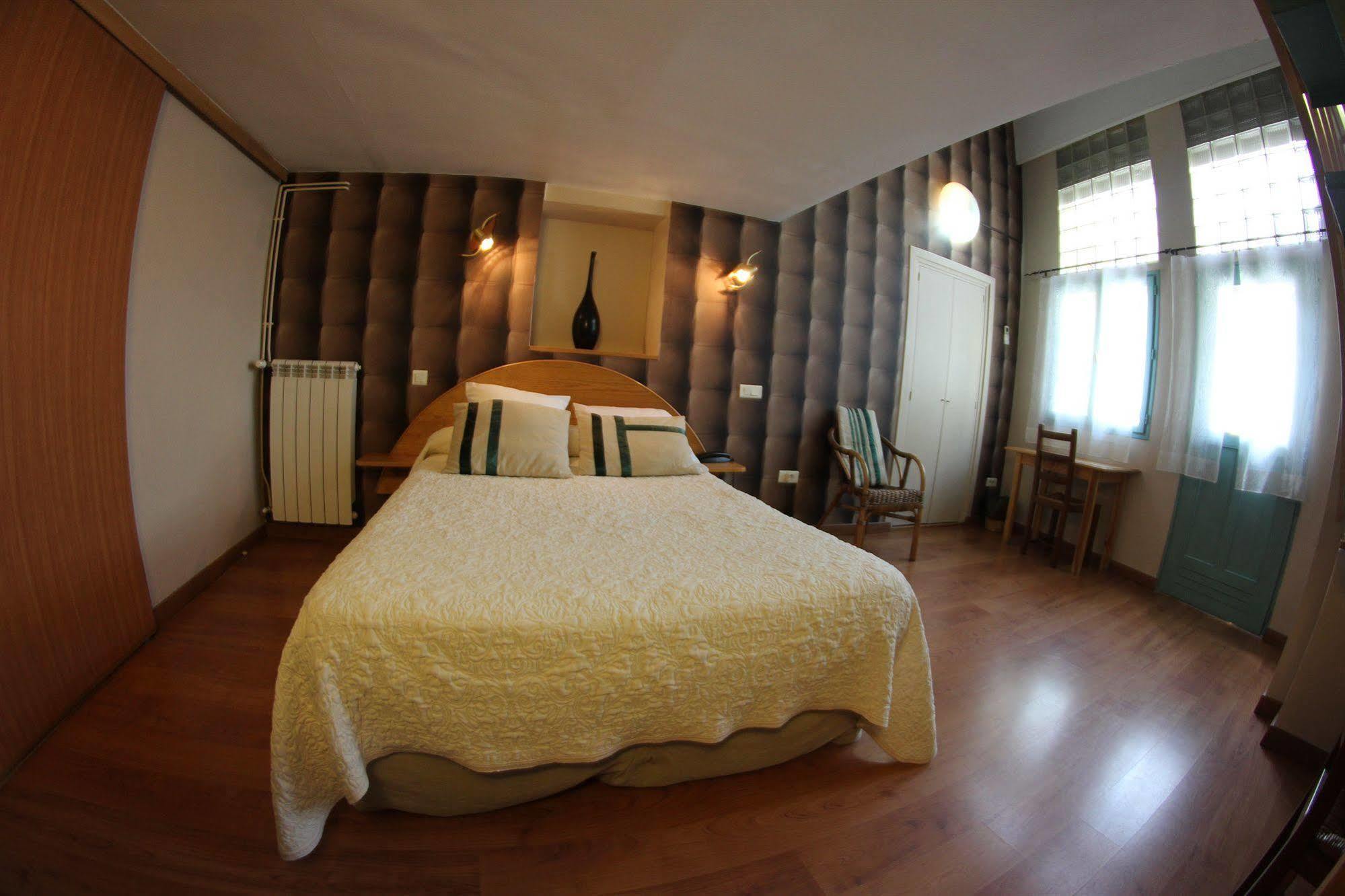 Des Arts, Artisanal Et Indépendant Hotel 2*